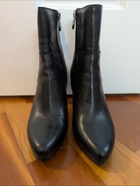 Tahari Gavin Black Leather Booties